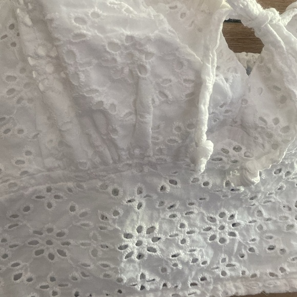 White crop eyelet top. - Picture 2 of 4